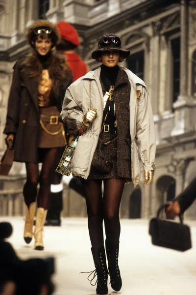 Look 27
